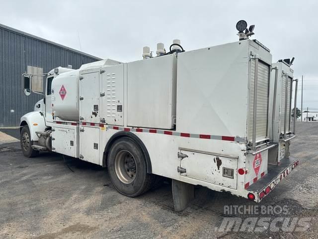 Peterbilt 337 탱커 트럭