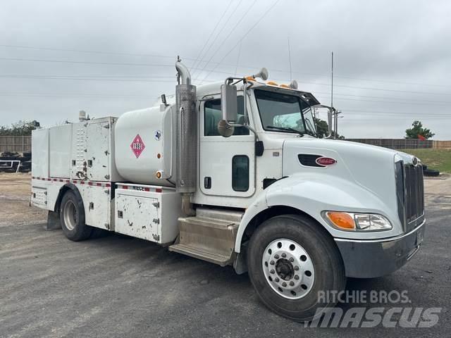 Peterbilt 337 탱커 트럭