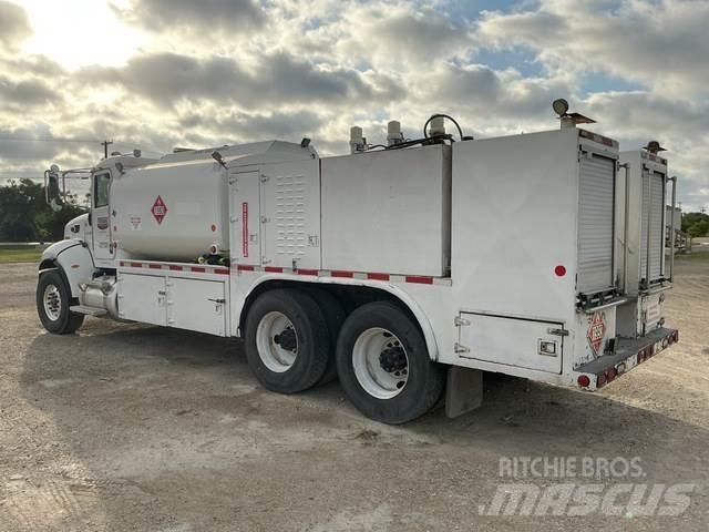 Peterbilt 348 탱커 트럭