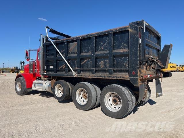 Peterbilt 367 덤프 트럭