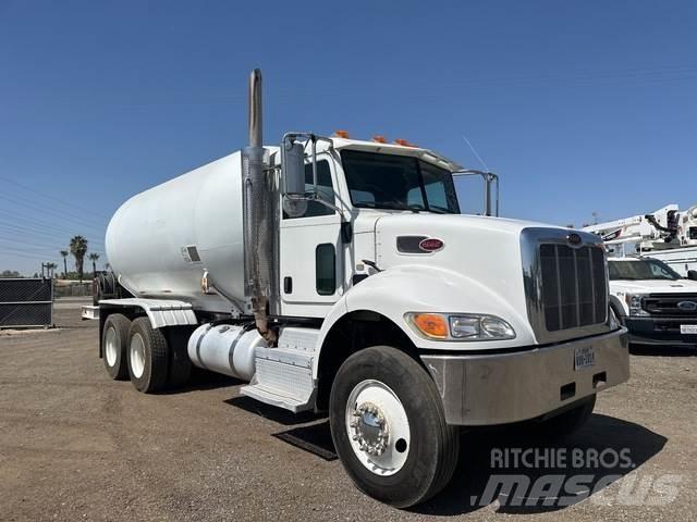 Peterbilt 382 탱커 트럭