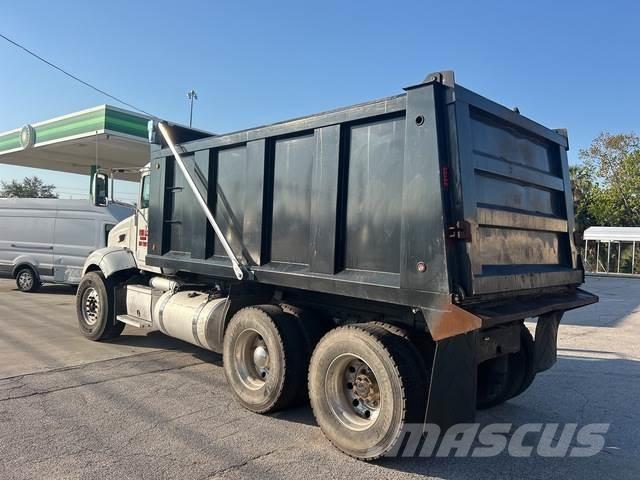 Peterbilt 384 덤프 트럭