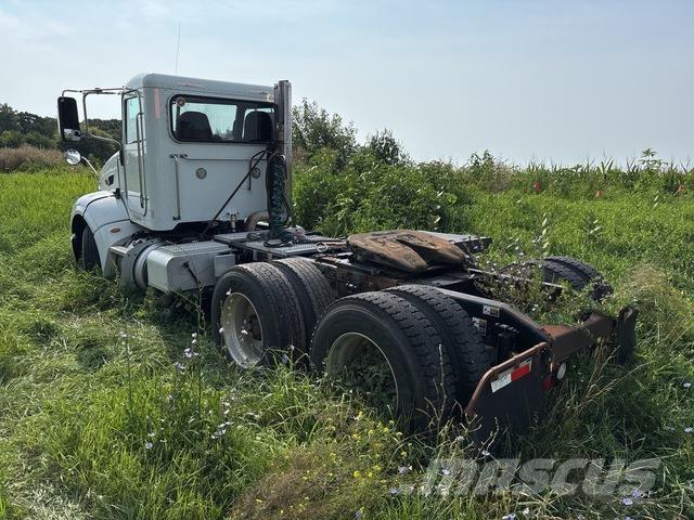Peterbilt 384 트랙터 유닛