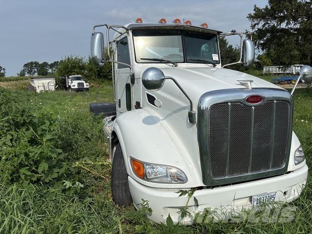 Peterbilt 384 트랙터 유닛