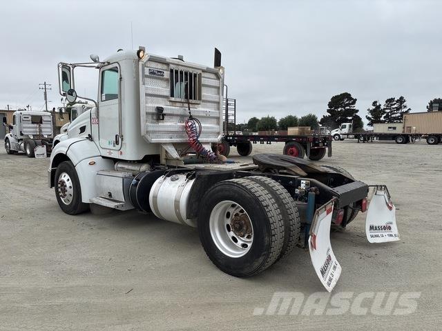 Peterbilt 384 트랙터 유닛