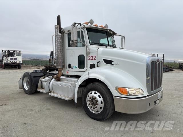 Peterbilt 384 트랙터 유닛