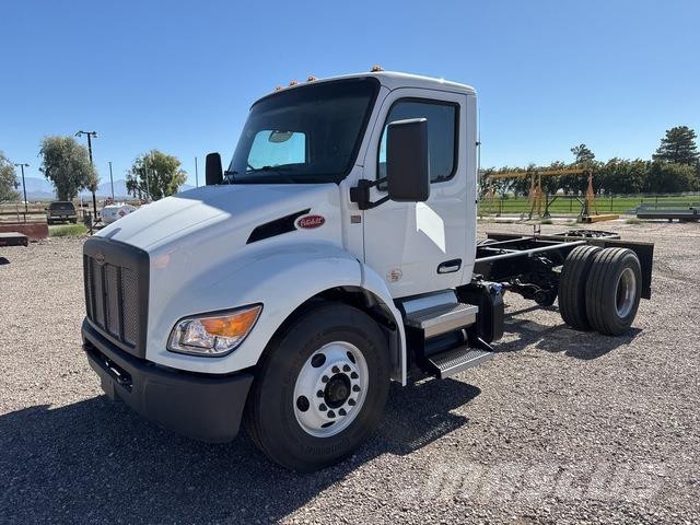 Peterbilt 537 캐빈 및 인테리어