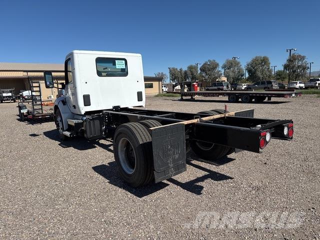 Peterbilt 537 캐빈 및 인테리어