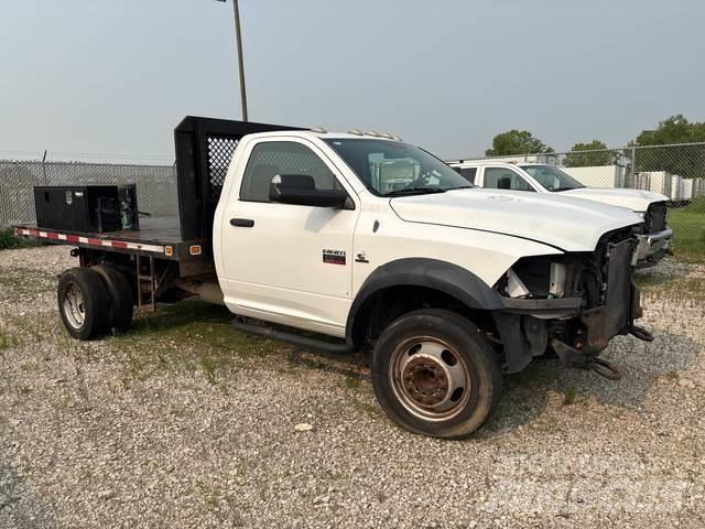 RAM 5500 플랫베드/드롭사이드 트럭