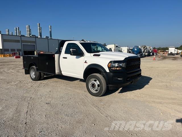 RAM 5500 플랫베드/드롭사이드 트럭