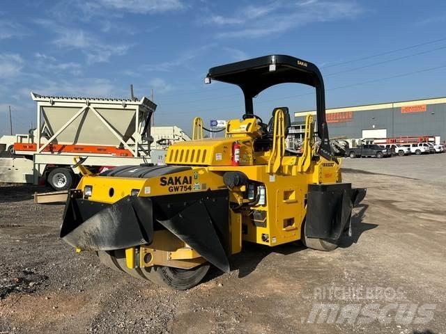 Sakai GW745 공기 타이어 롤러