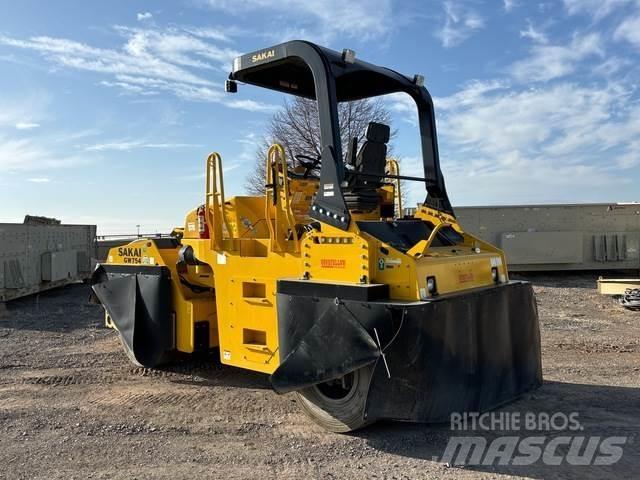 Sakai GW745 공기 타이어 롤러