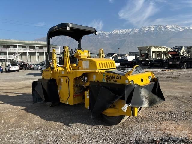 Sakai GW745 공기 타이어 롤러