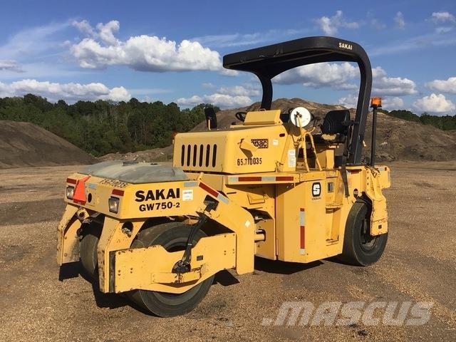 Sakai GW750-2 공기 타이어 롤러