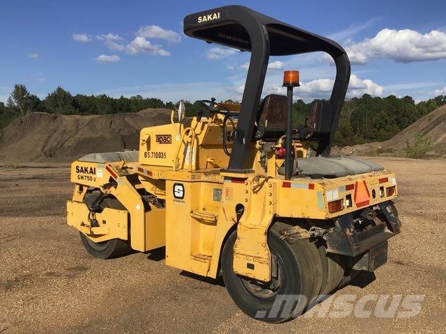 Sakai GW750-2 공기 타이어 롤러