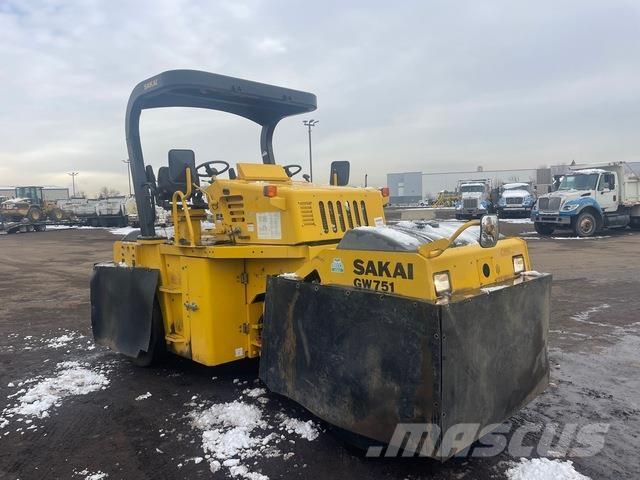 Sakai GW7512 공기 타이어 롤러