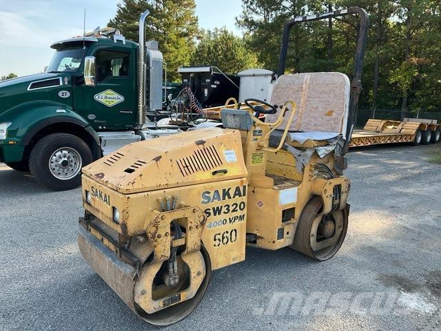 Sakai SW320 트윈 드럼 롤러