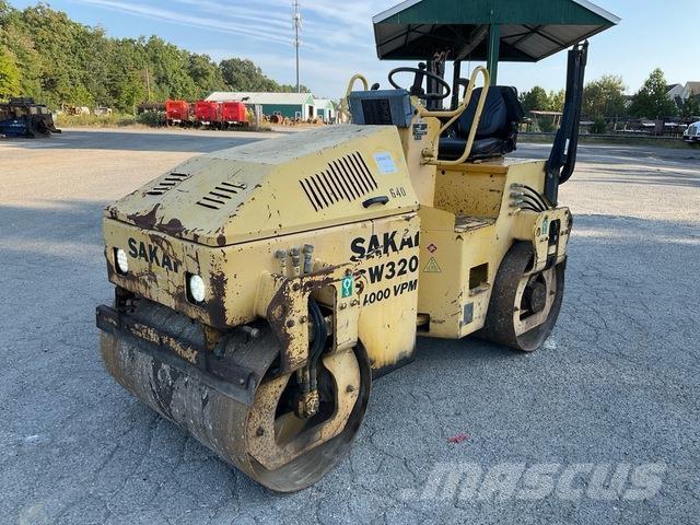 Sakai SW320 트윈 드럼 롤러