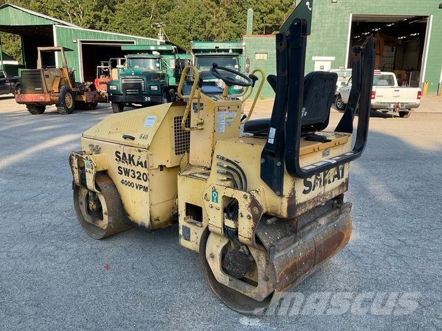 Sakai SW320 트윈 드럼 롤러