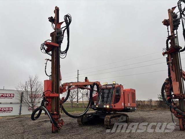 Sandvik DX800 도로 굴착기