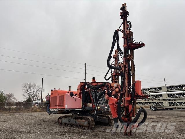 Sandvik DX800 도로 굴착기