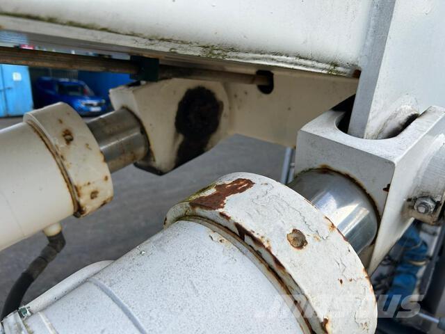 Scania P113ML 트럭 탑재 고소작업대