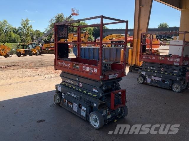 SkyJack 3219 가위형 리프트