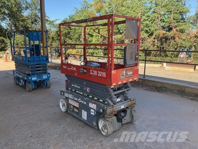 SkyJack 3219 가위형 리프트