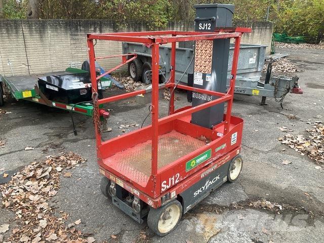 SkyJack SJ12 인원/화물 앨리베이터