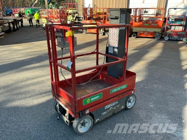 SkyJack SJ12 인원/화물 앨리베이터