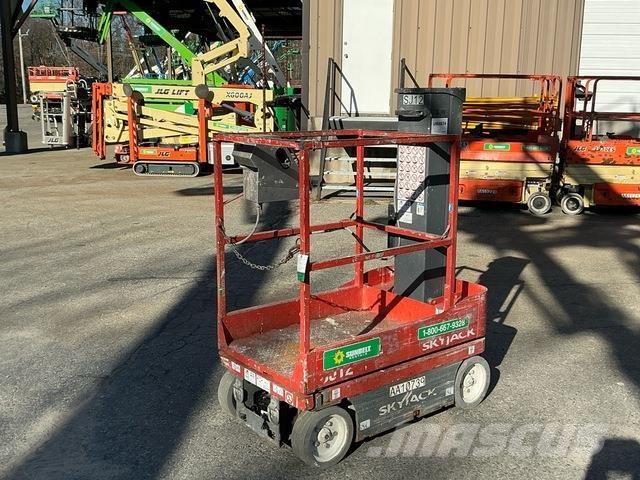 SkyJack SJ12 인원/화물 앨리베이터