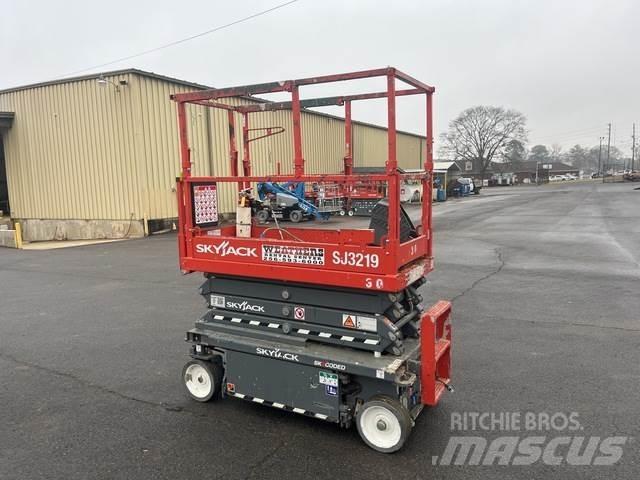 SkyJack SJ3219 가위형 리프트