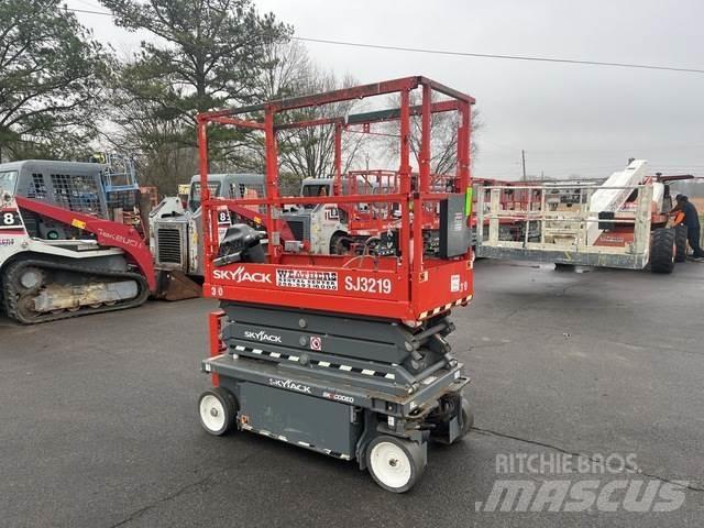 SkyJack SJ3219 가위형 리프트
