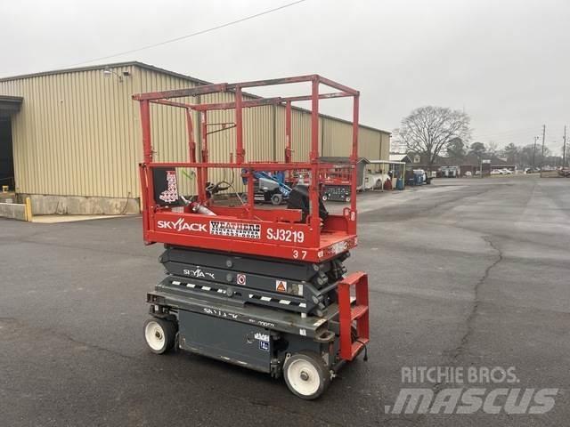 SkyJack SJ3219 가위형 리프트