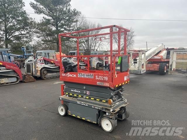 SkyJack SJ3219 가위형 리프트