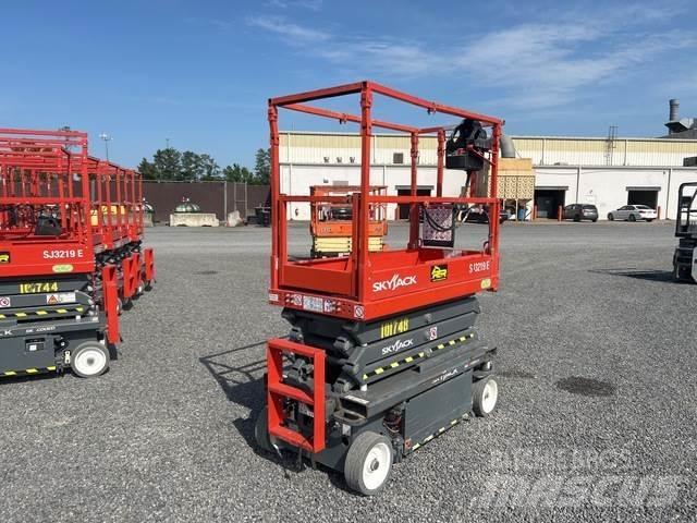 SkyJack SJ3219 가위형 리프트