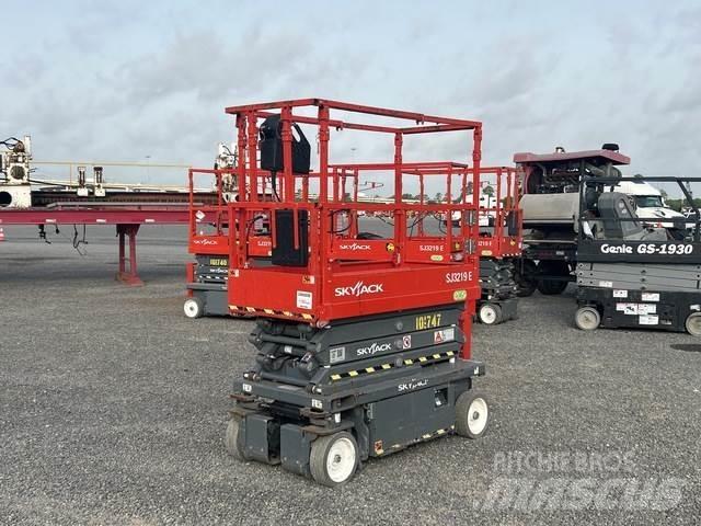 SkyJack SJ3219 가위형 리프트