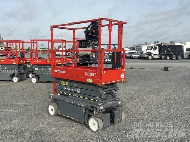 SkyJack SJ3219 가위형 리프트
