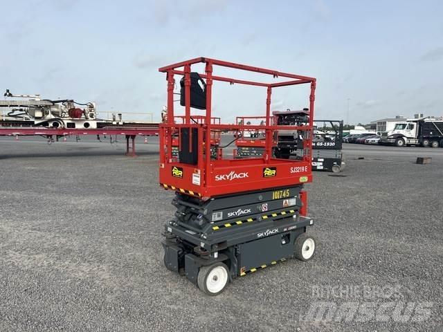 SkyJack SJ3219 가위형 리프트