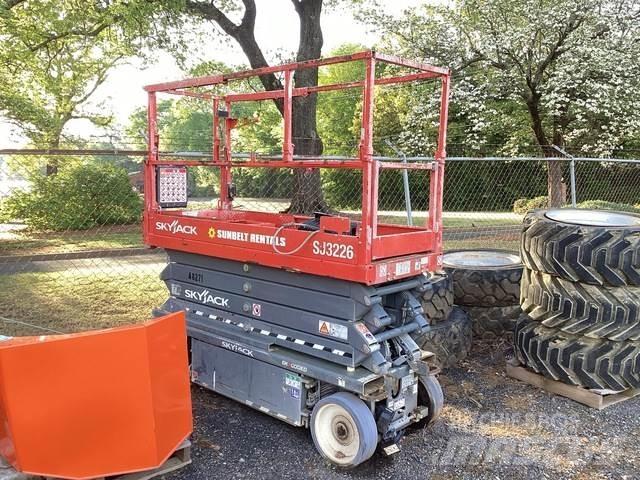 SkyJack SJ3226 가위형 리프트