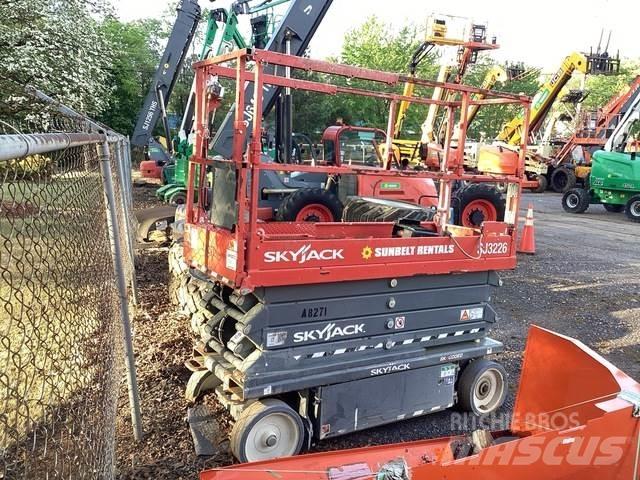 SkyJack SJ3226 가위형 리프트