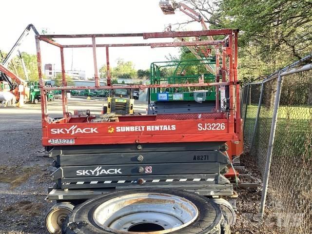 SkyJack SJ3226 가위형 리프트
