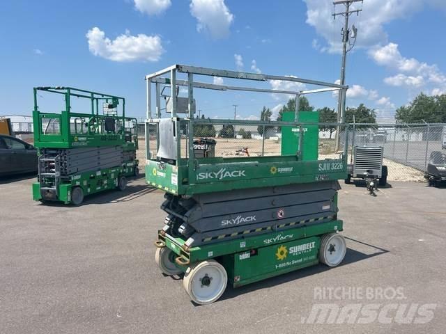 SkyJack SJ3226 가위형 리프트