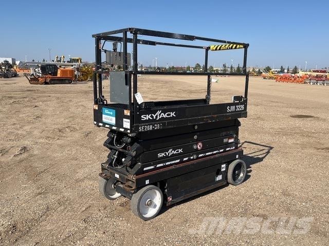 SkyJack SJ3226 가위형 리프트