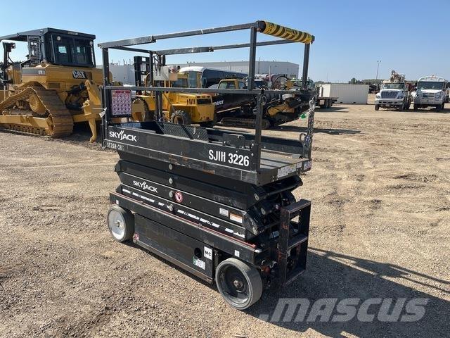 SkyJack SJ3226 가위형 리프트