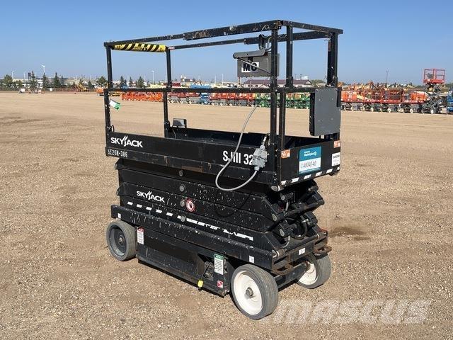 SkyJack SJ3226 가위형 리프트