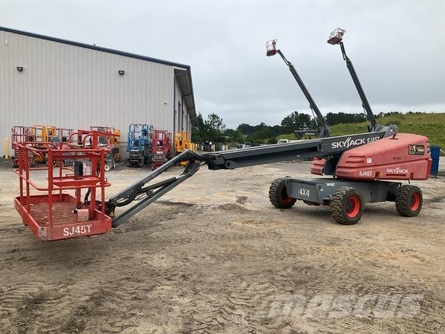 SkyJack SJ45T 견인식 전동이동 리프트
