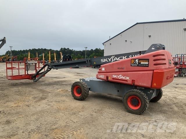 SkyJack SJ45T 견인식 전동이동 리프트