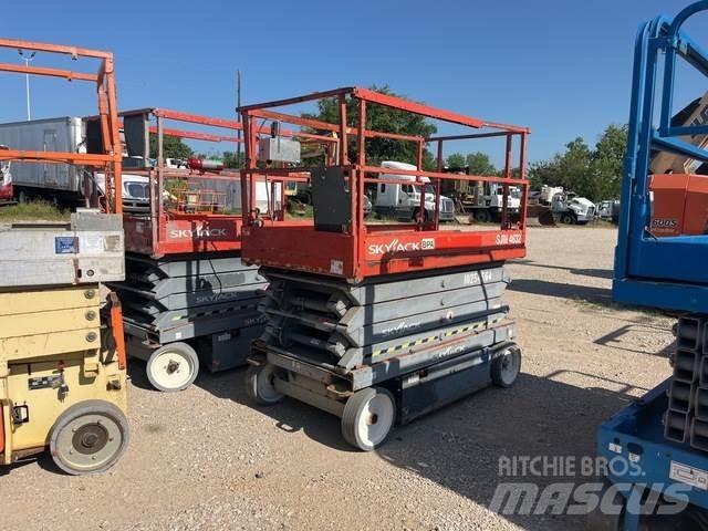 SkyJack SJ4632 가위형 리프트