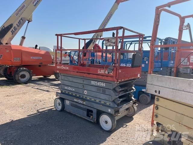 SkyJack SJ4632 가위형 리프트